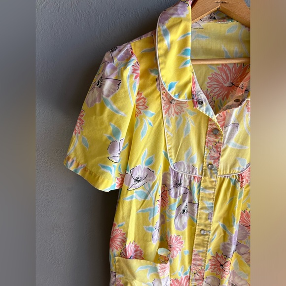 Vintage house dress, size small, yellow florals - Picture 3 of 9